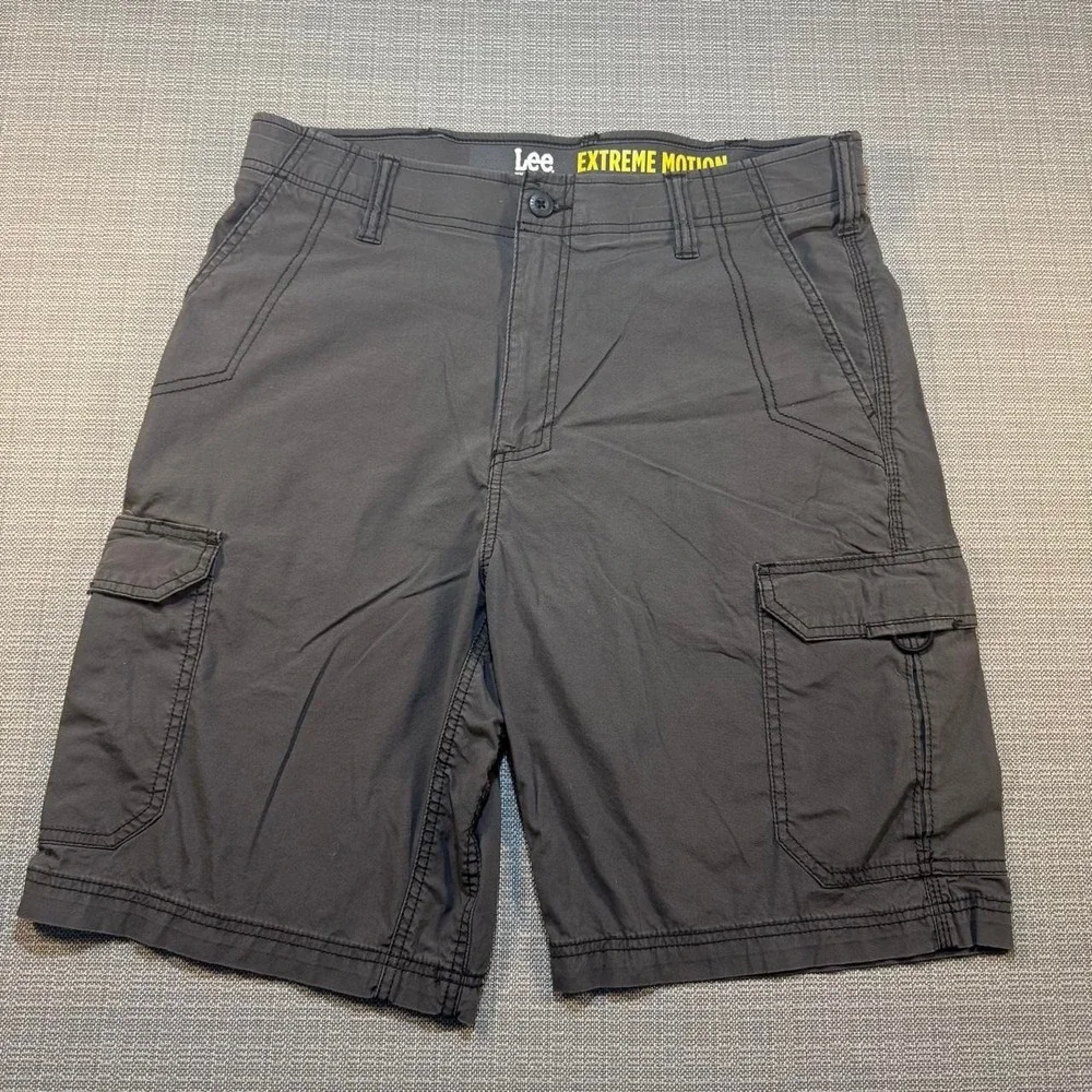 Lee Extreme Motion Gray Cargo Shorts men's size 34